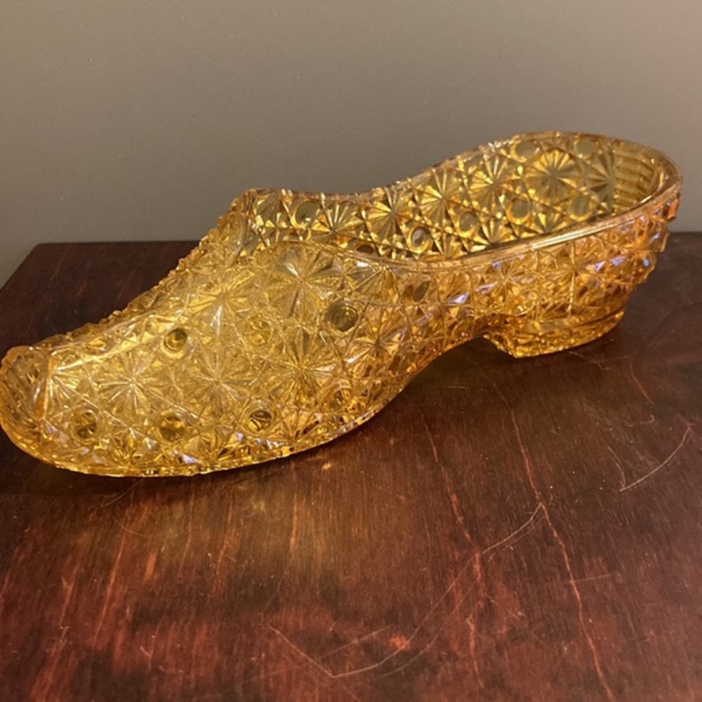 Vtg  Bryce Bros daisy & button pattern large amber glass slipper Pat Oct 9 1886